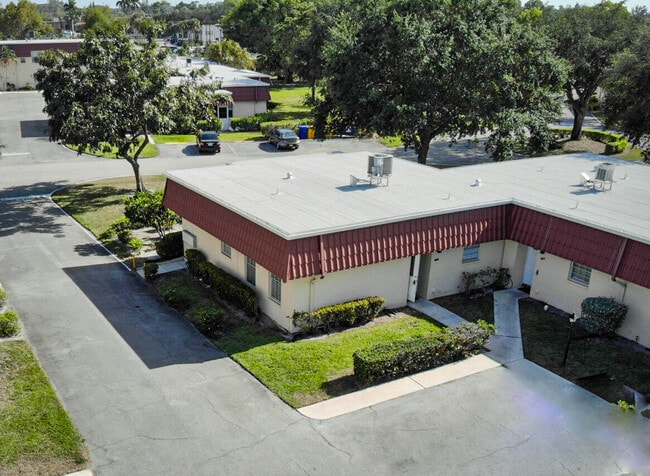 Building Photo - 845 Salem Ln