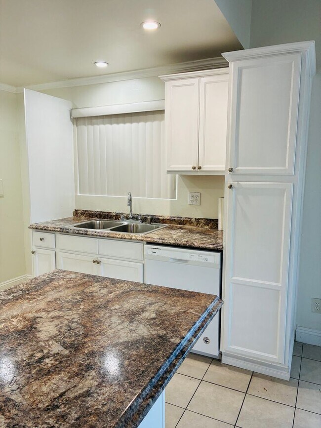 Building Photo - BEAUTIFUL 3 BEDROOM/ 2 BATH- ONE TIME RENTAL