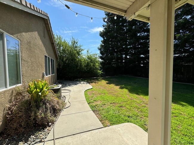 Building Photo - 3 bed 2 bath Plumas Lake