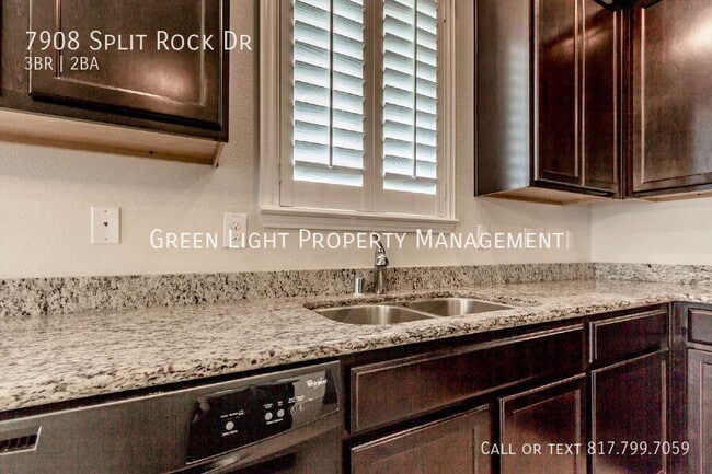 Building Photo - 7908 Split Rock Dr