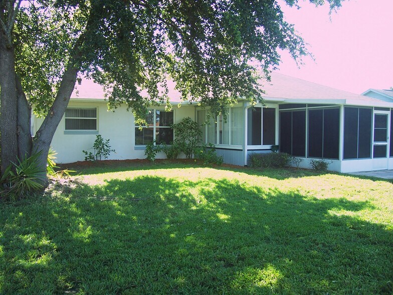 Building Photo - 1340 Woodlake Circle