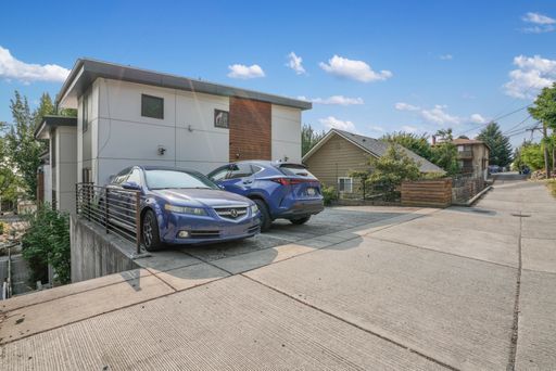 Building Photo - Modern Beacon Hill Townhouse Available for Rent!