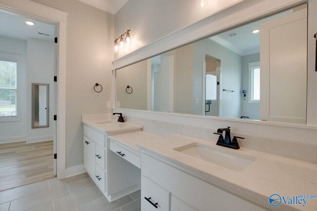 Building Photo - 6128 Pembrook Pond Pl SE