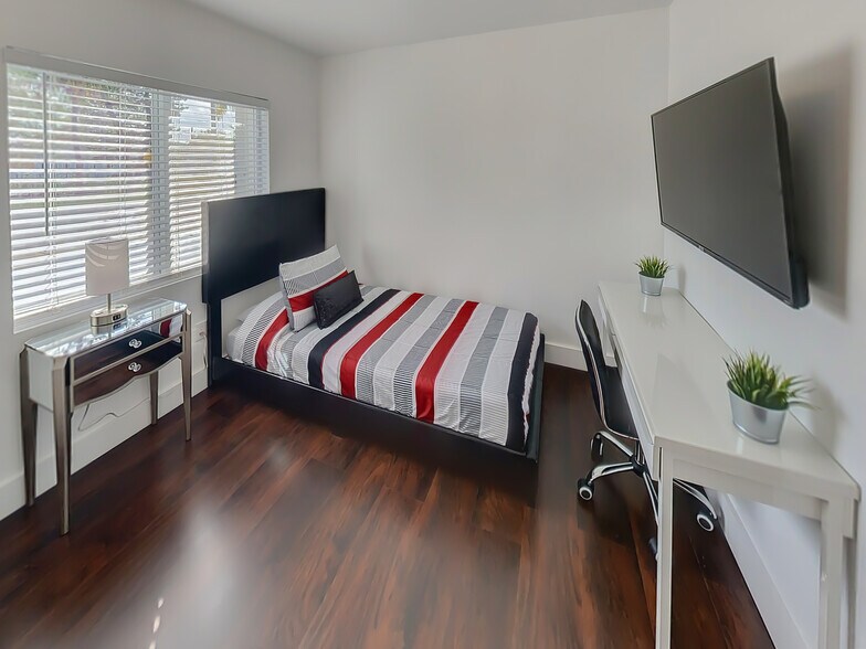 Building Photo - 2714 SW 36th Ave