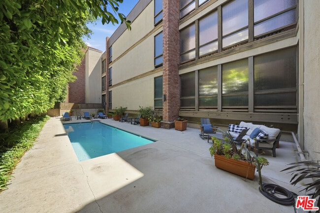 Building Photo - 141 S Linden Dr
