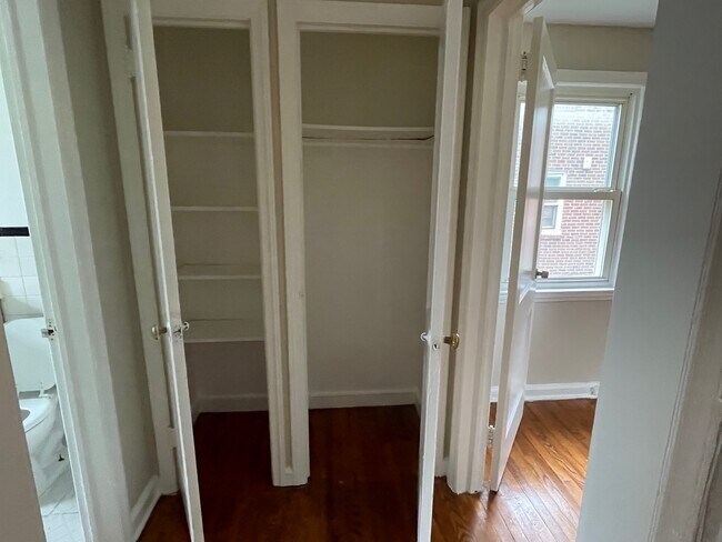 Building Photo - 720 Burnside St