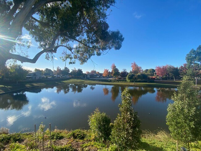 Building Photo - *COMING SOON!* 4 bed/3 bath lake house wit...