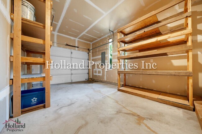 Building Photo - 9059 SW Sagert St