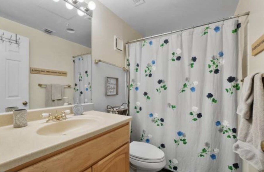 Bathroom - 1000 Fell St