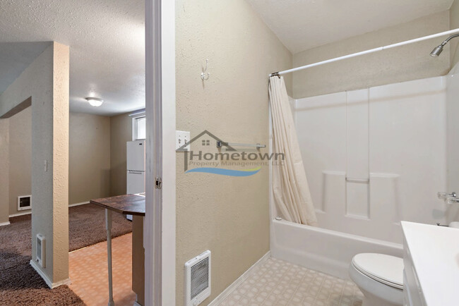 Building Photo - 1 Bedroom Cottage Close to Downtown Coeur ...