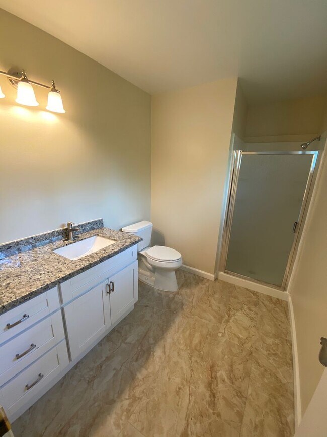 Building Photo - 2 Bed 2 Bath, LARGE Creek Side Apartment N...