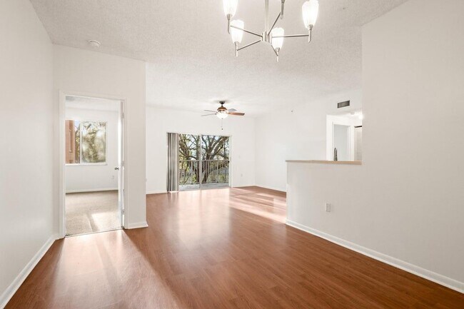 Building Photo - 6960 SW 39th St
