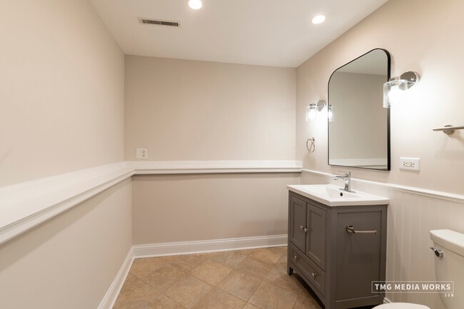 Building Photo - 24331 Davids Ct