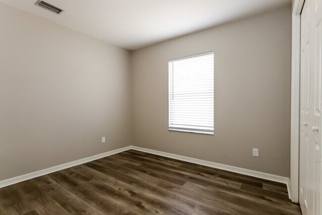 Building Photo - 9804 N Connechusett Rd