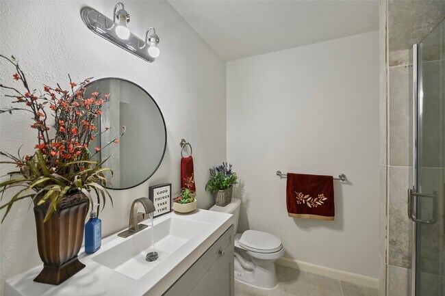 Building Photo - 7510 Shadyvilla Ln