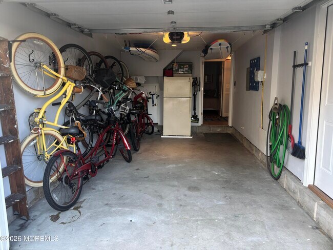 Building Photo - 107 Brinley Ave