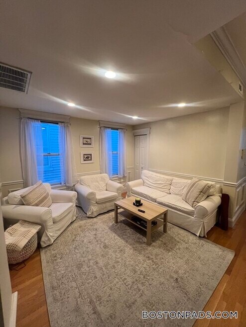 Building Photo - 190 L St