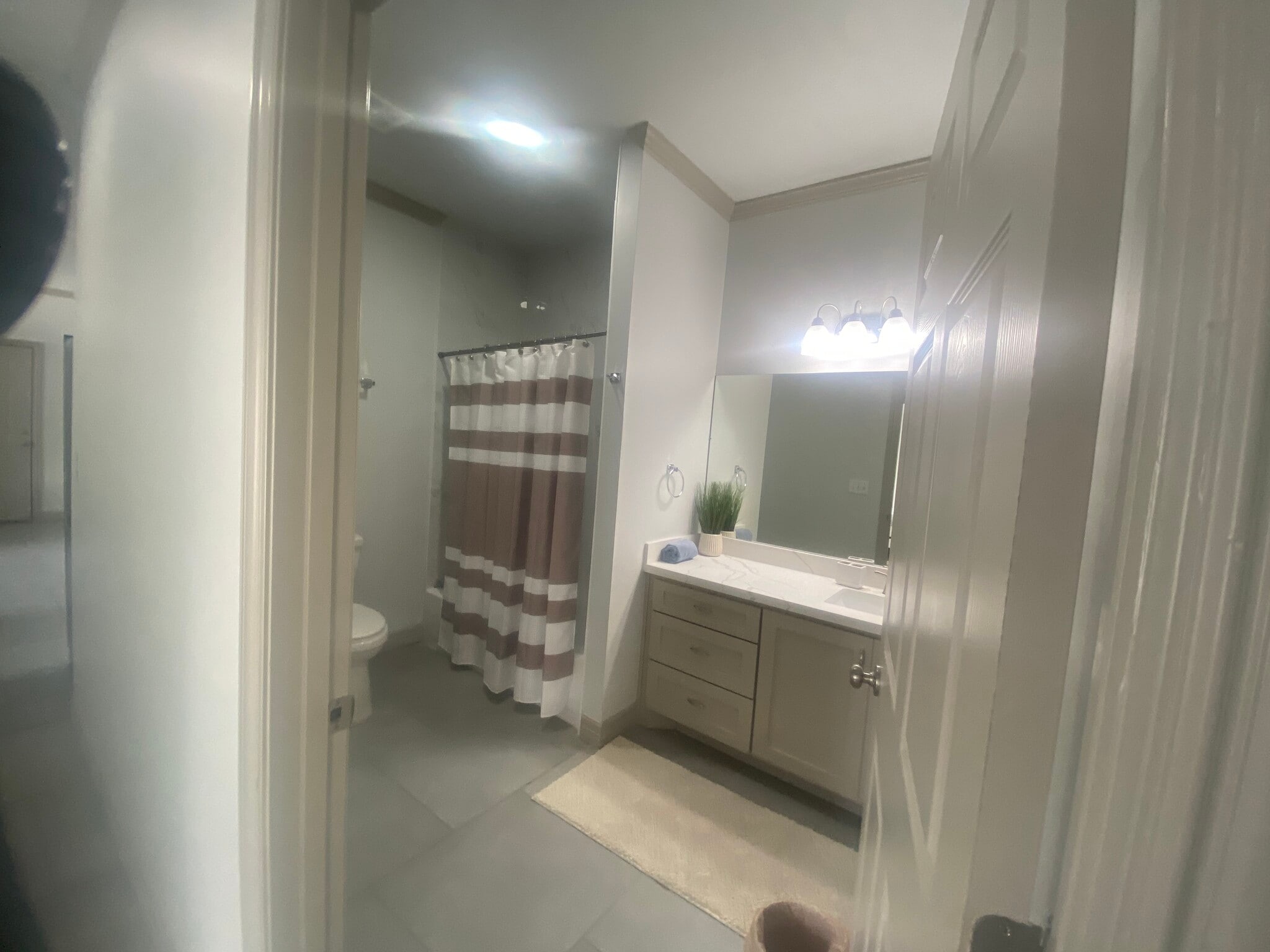 Hallway Bathroom - 2925 Pecos St