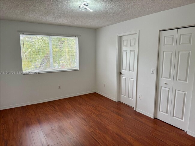 Building Photo - 2311 SE 24th Ct