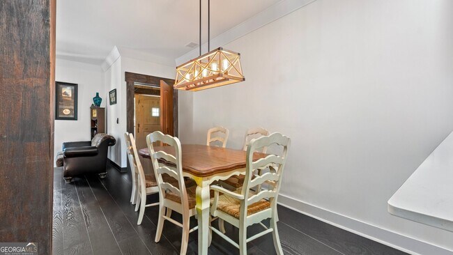 Building Photo - 610 Madola Rd