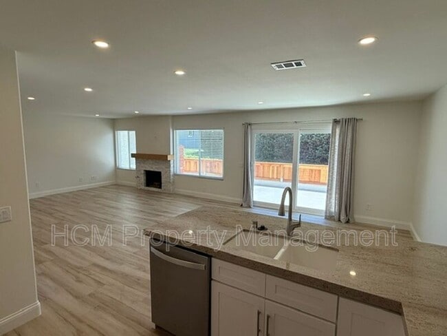 Building Photo - 3328 Paseo Halcon