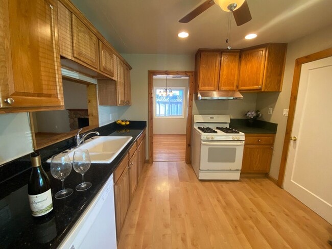 Building Photo - Advent - Stunning Three Bedroom House W/ T...