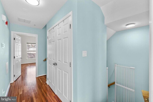 Building Photo - 381 Livermore Ln