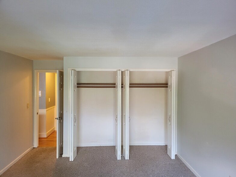 Building Photo - 11 Rambling Brook Ln