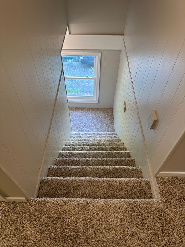 Building Photo - 66 School St