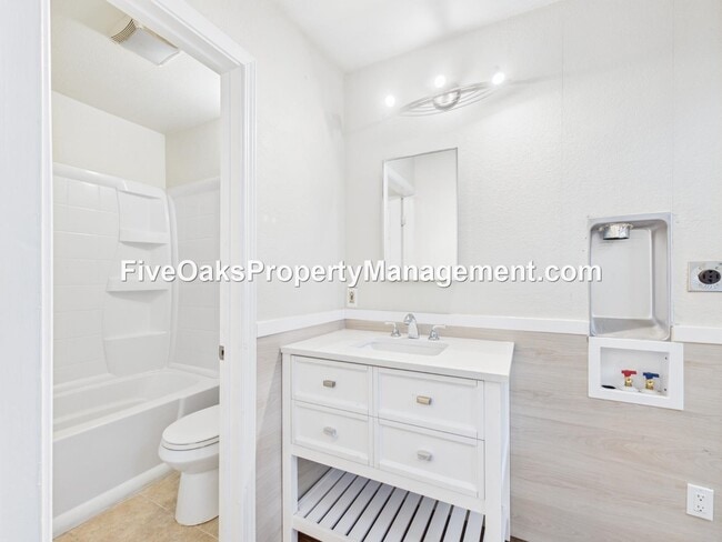Building Photo - 5310 1/2 Nugget Rd-