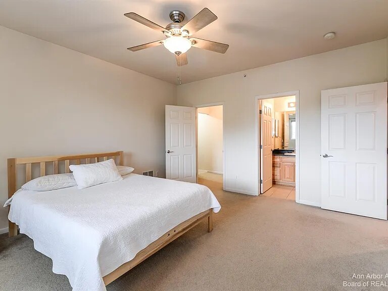 Building Photo - 229 Scio Village Ct