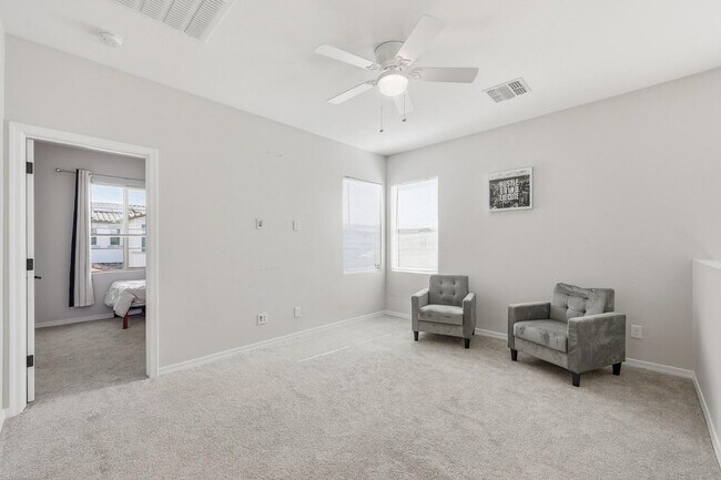 Building Photo - 997 S 150th Dr