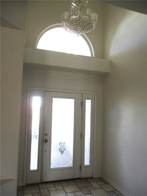 Building Photo - 2902 Desert Vista Dr