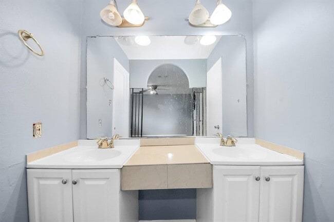 Building Photo - 2638 S Camden Pkwy
