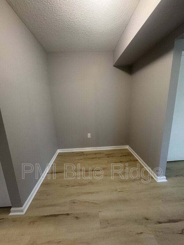 Building Photo - 2020 Somerset Dr