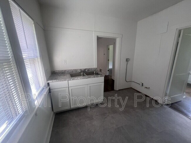 Building Photo - 3138 N 11th St