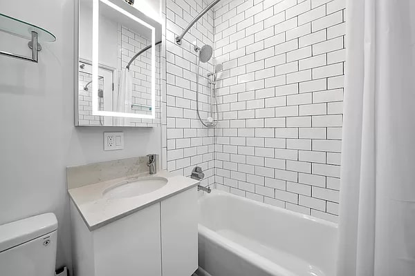 Building Photo - 625 2nd Ave