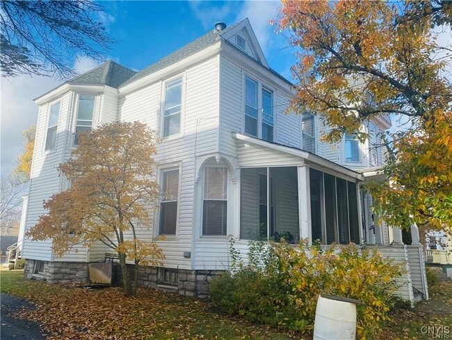 Primary Photo - 117 N School St