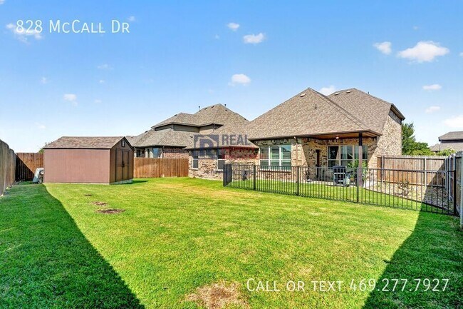 Building Photo - 828 McCall Dr