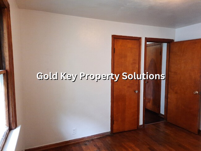 Building Photo - COMING SOON! 3 BR 1 BA House with Garage a...