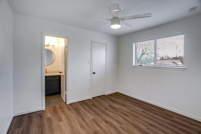 Building Photo - 2119 Gaston Pl Dr