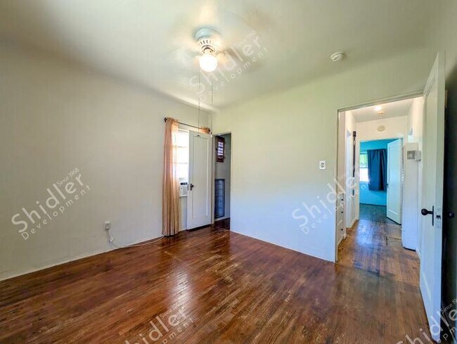Building Photo - 2 Bedroom 1 Bath and 2 Massive Yard in North San Bernardino