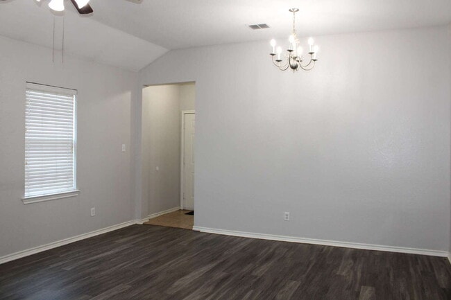 Building Photo - 1261 Redman Ave