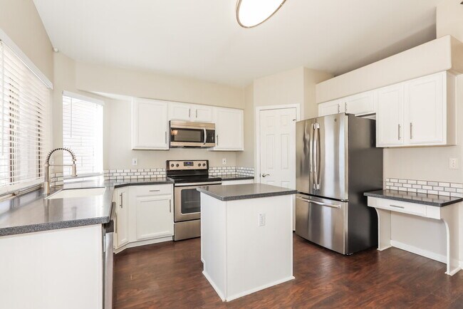 Building Photo - 867 E Morelos St