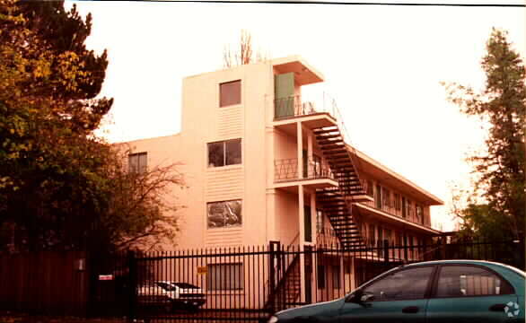 Building Photo - 1734 Blake St