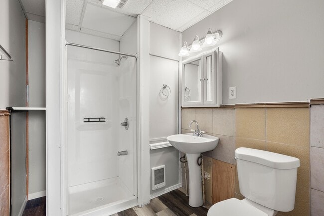 Building Photo - 1100 N Van Buren St