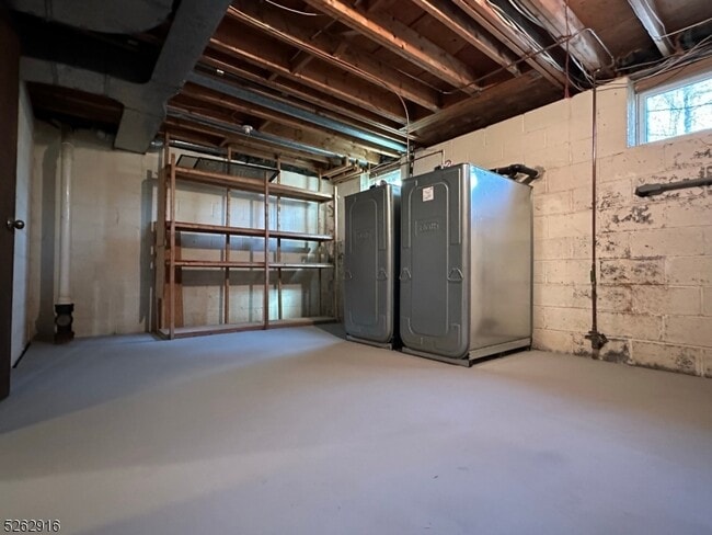 Building Photo - 54 Water St