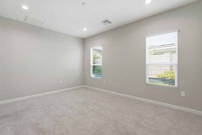 Building Photo - 5028 E Shady Glen Ave