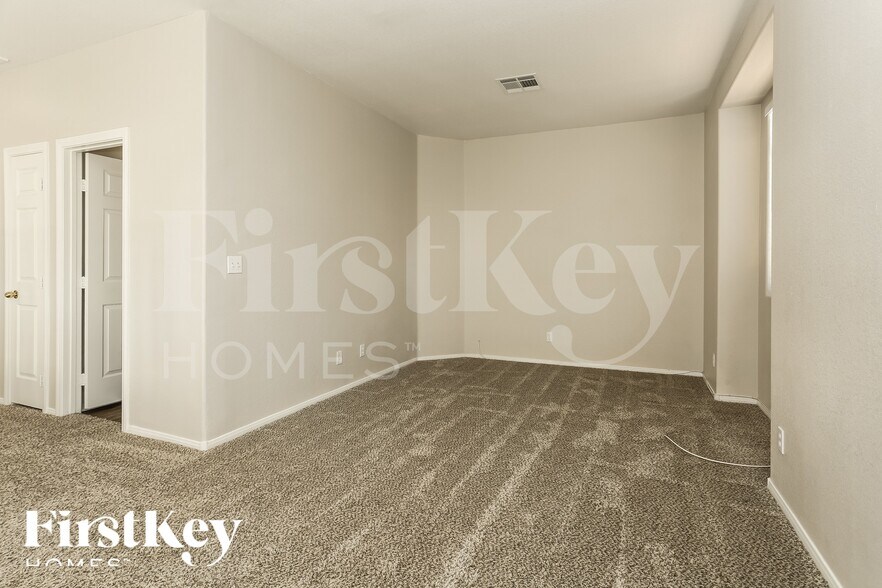 Building Photo - 4405 Vogue St