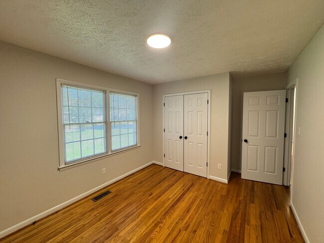 Building Photo - 4817 Hurley Dr